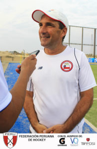 Sergio Vigil, el popular Cachito, forjador del popular equipo de Las leonas, hoy técnico de Chile.