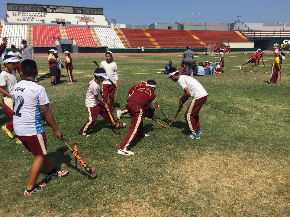 EL HOCKEY ENSEÑA SUS SECRETOS A LOS JÓVENES PORTEÑOS EN EL FESTIDEPORTE 2016