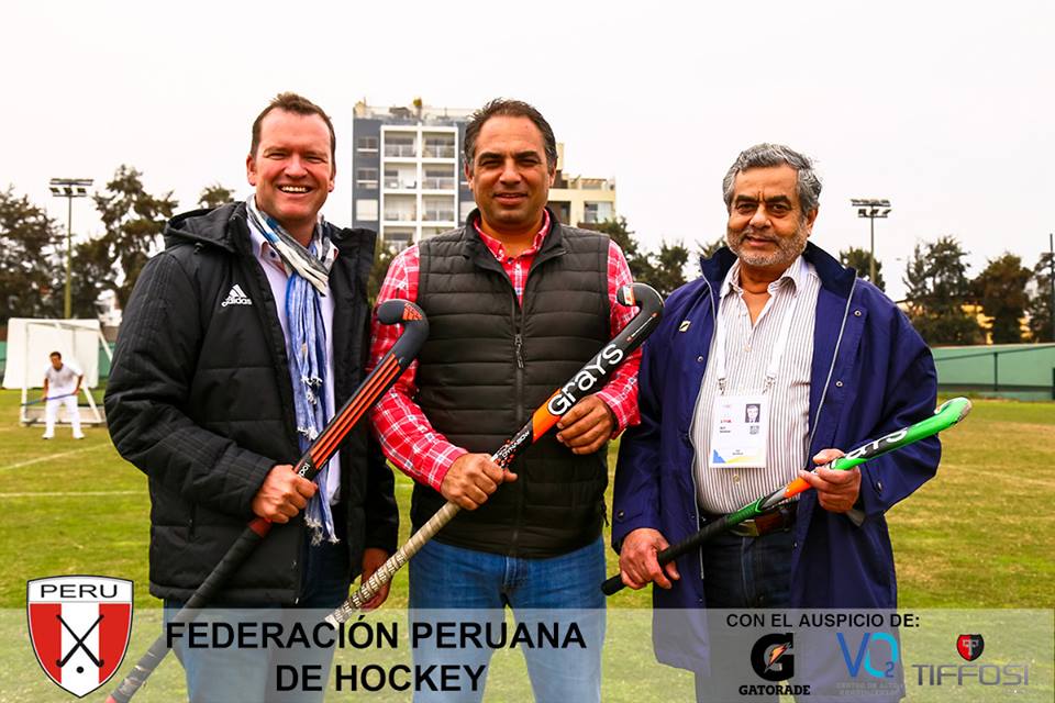 CEO DE LA FIH Y CAMPEÓN OLÍMPICO VISITARON TORNEO DE MENORES