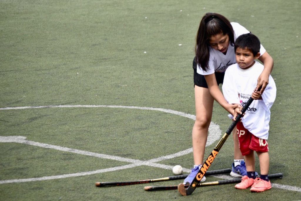 Festideporte incluye clases de hockey en Surquillo